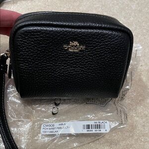 Coach Wristlet Pebbled Leather NWT CW906